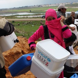 Water for Syrian refugee children in Lebanon Image 4